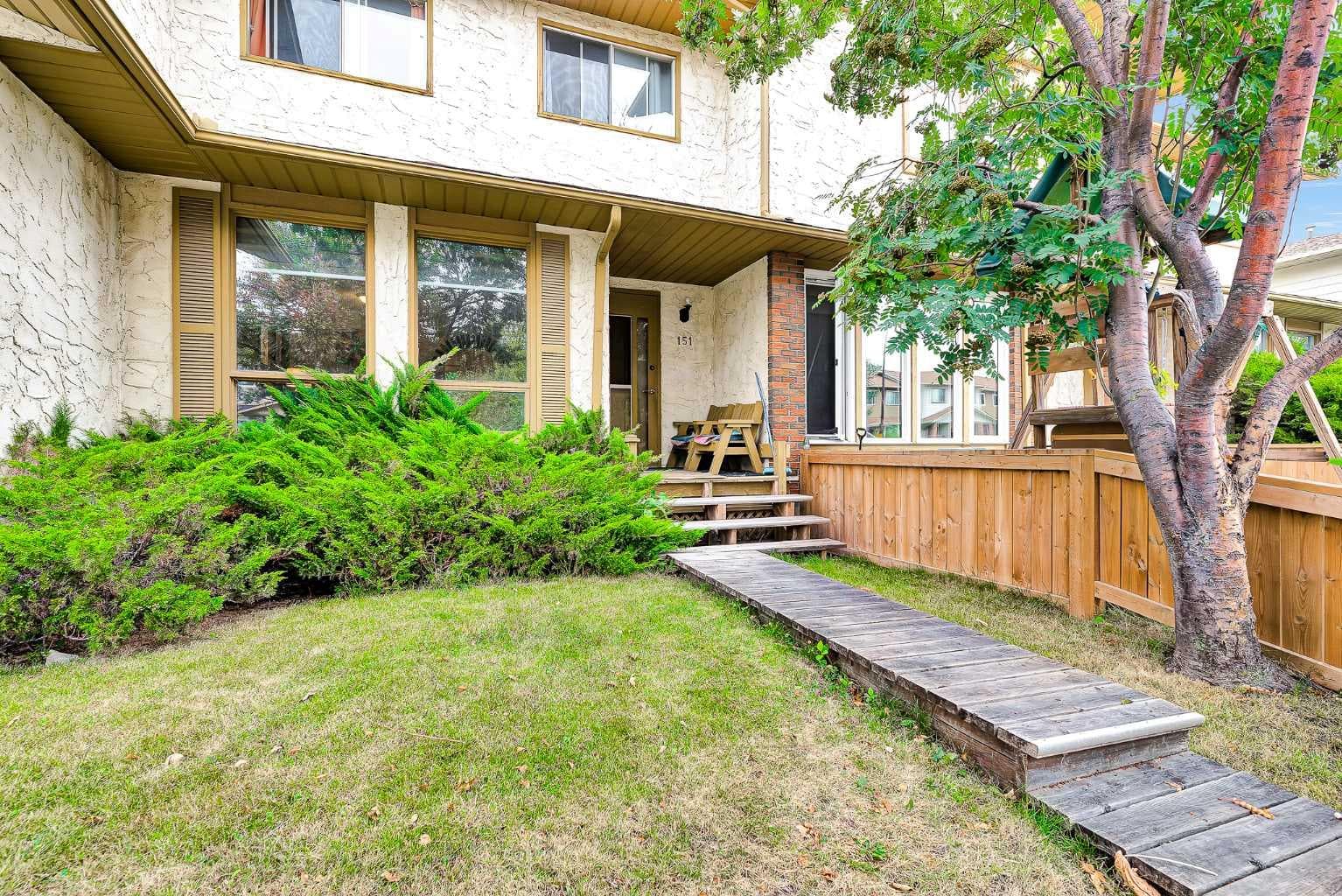 151 Midbend Place SE
