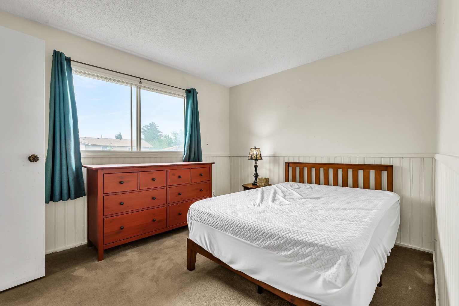 151 Midbend Place SE