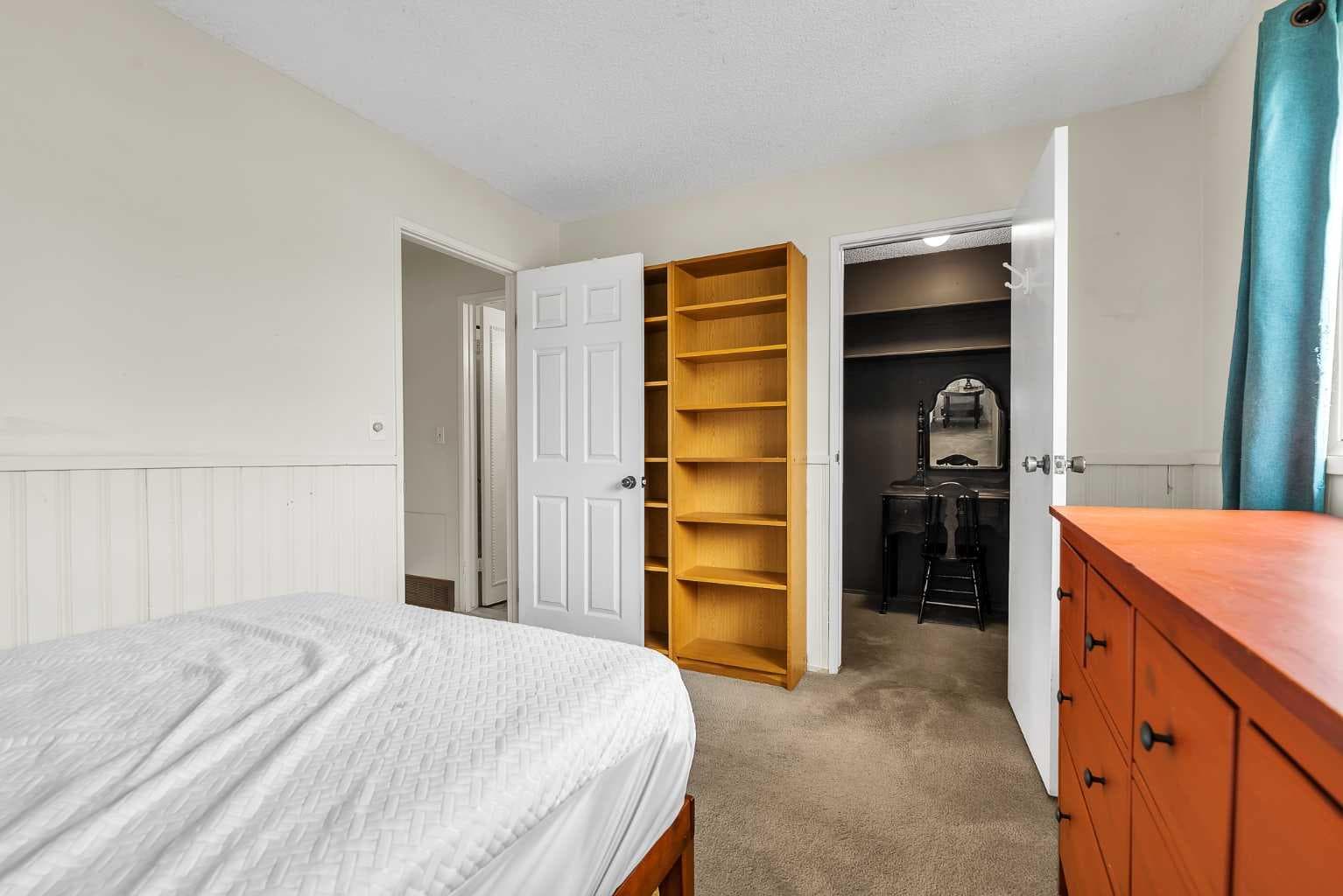 151 Midbend Place SE