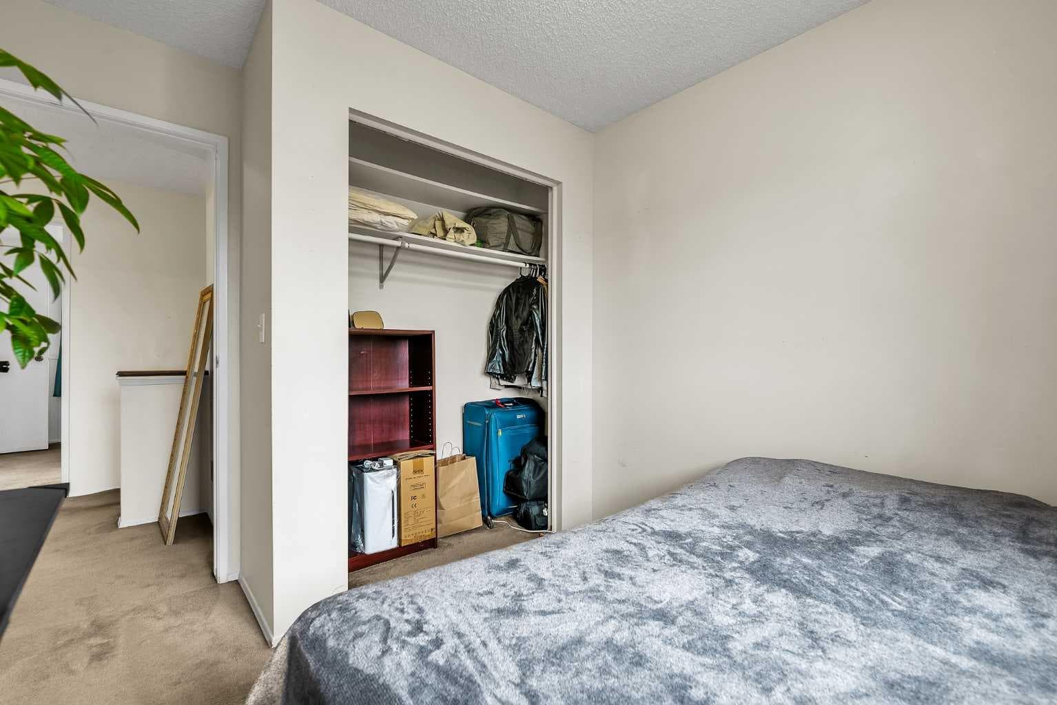 151 Midbend Place SE