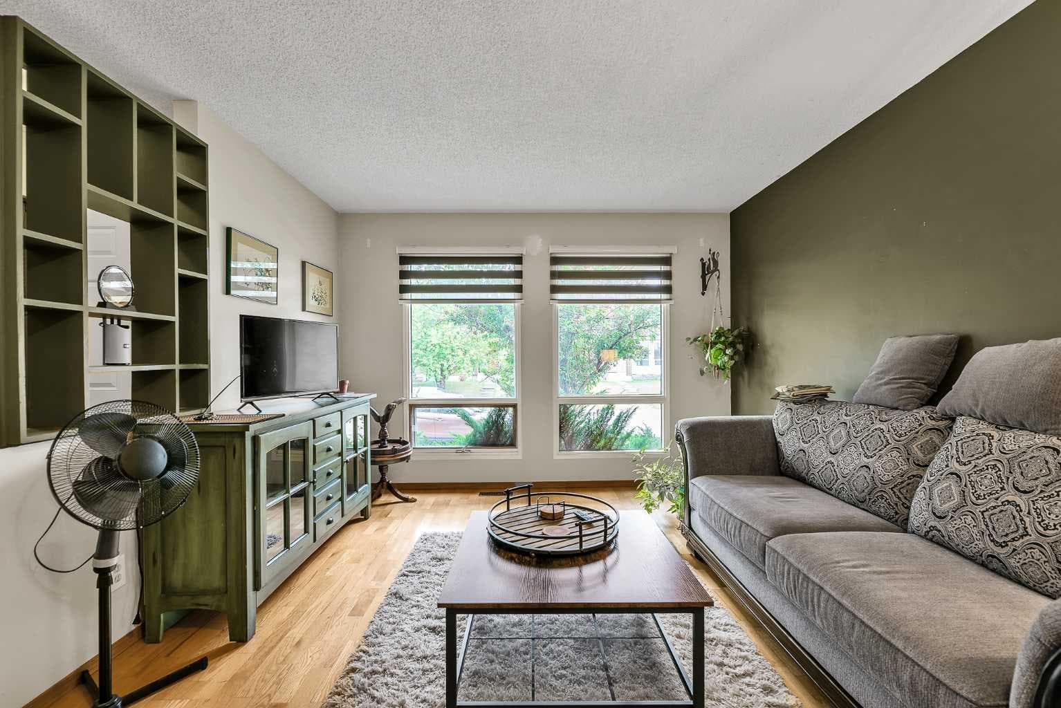 151 Midbend Place SE