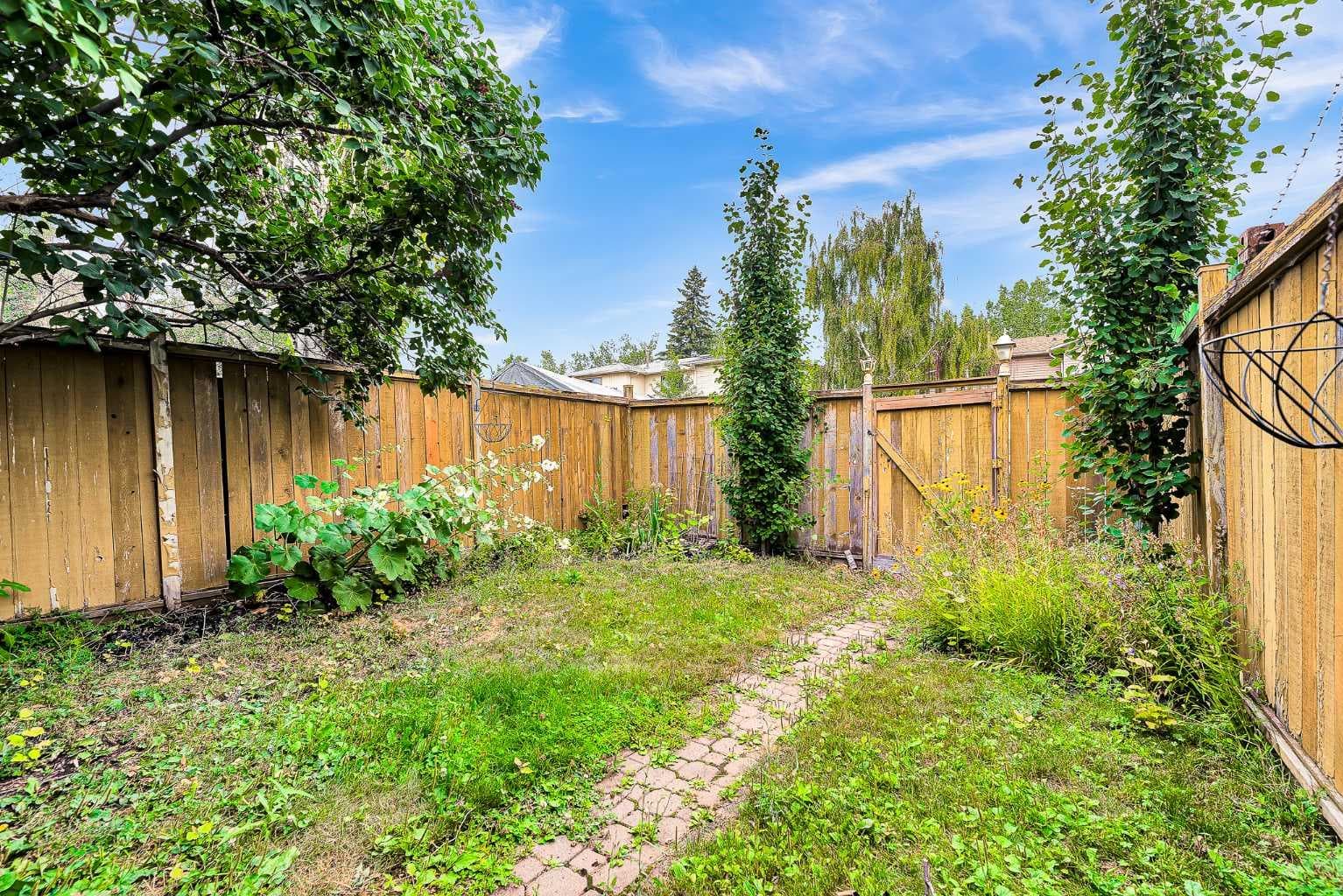 151 Midbend Place SE