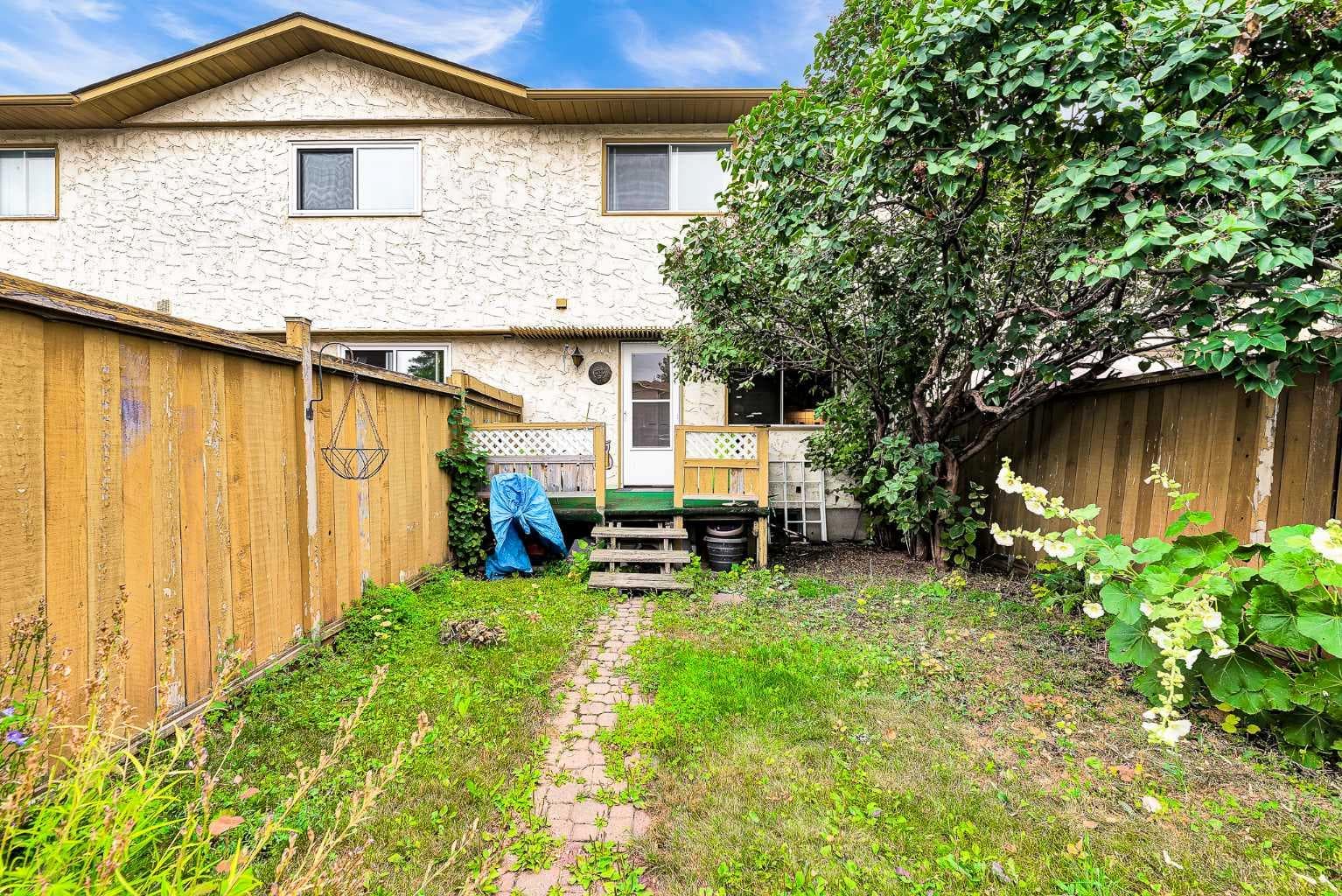 151 Midbend Place SE