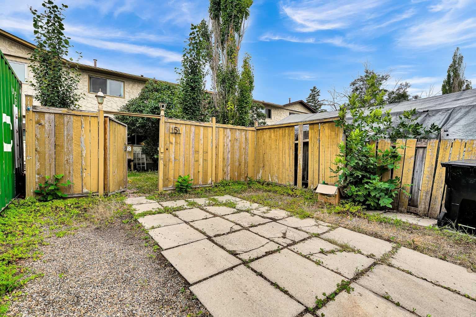 151 Midbend Place SE
