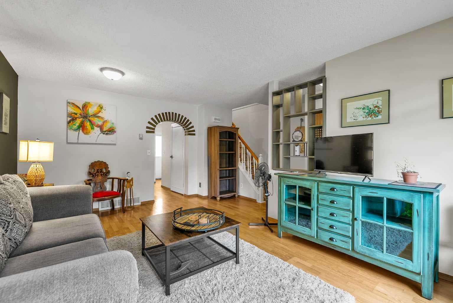 151 Midbend Place SE