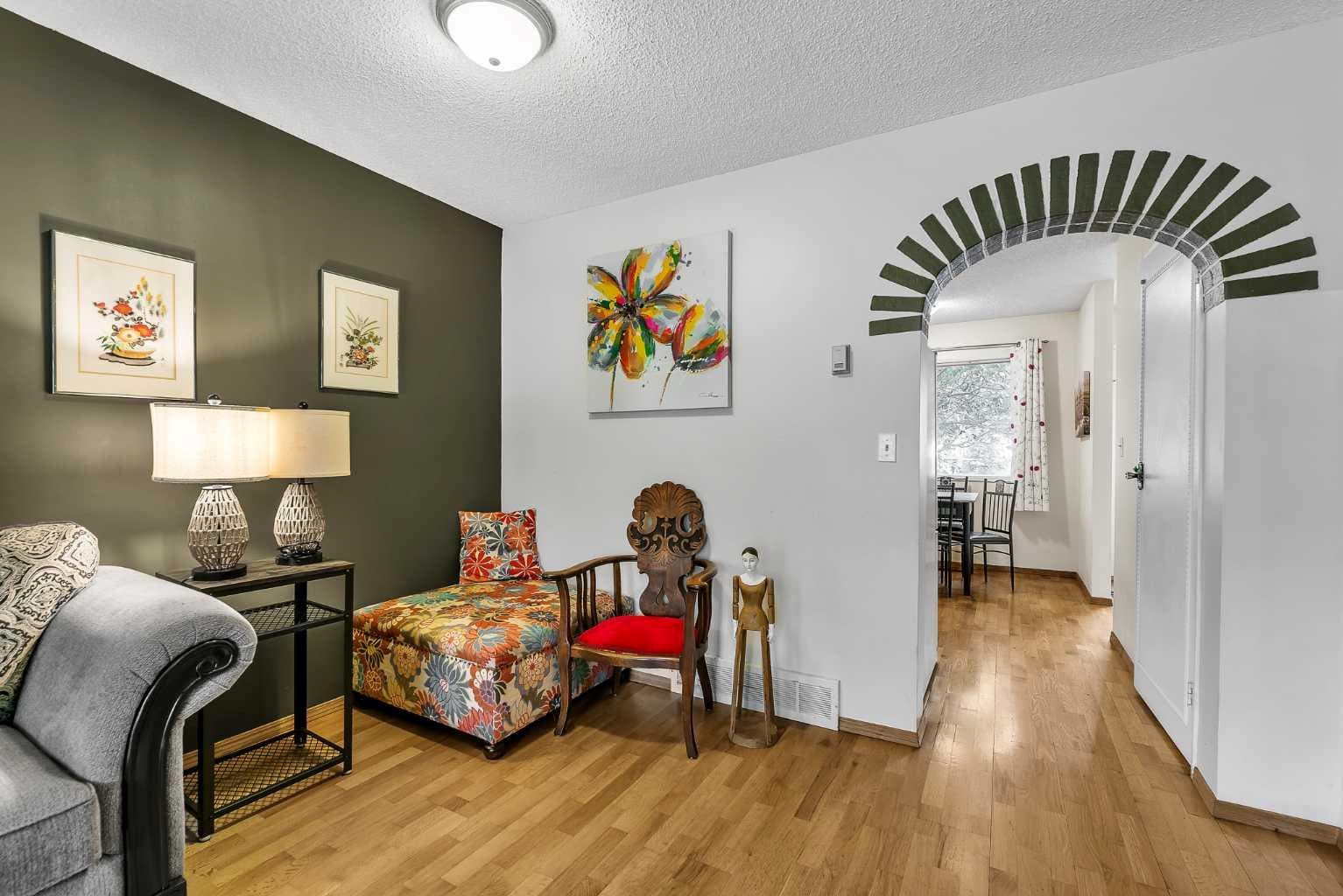 151 Midbend Place SE