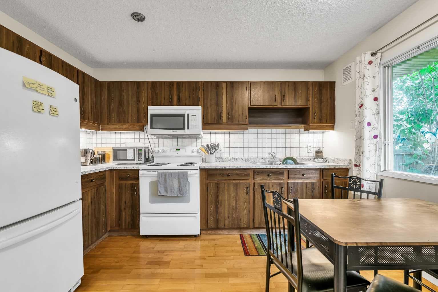 151 Midbend Place SE