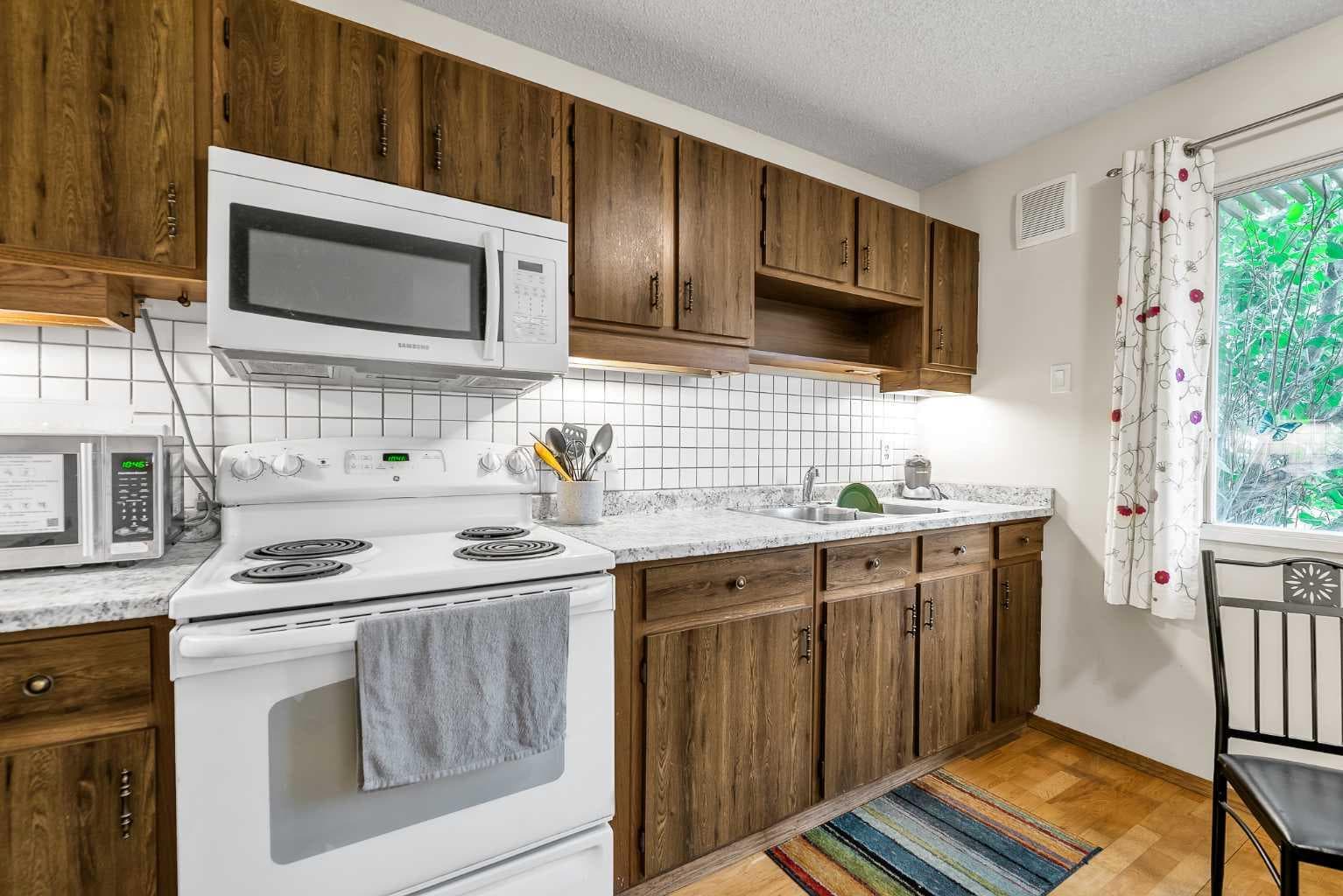 151 Midbend Place SE