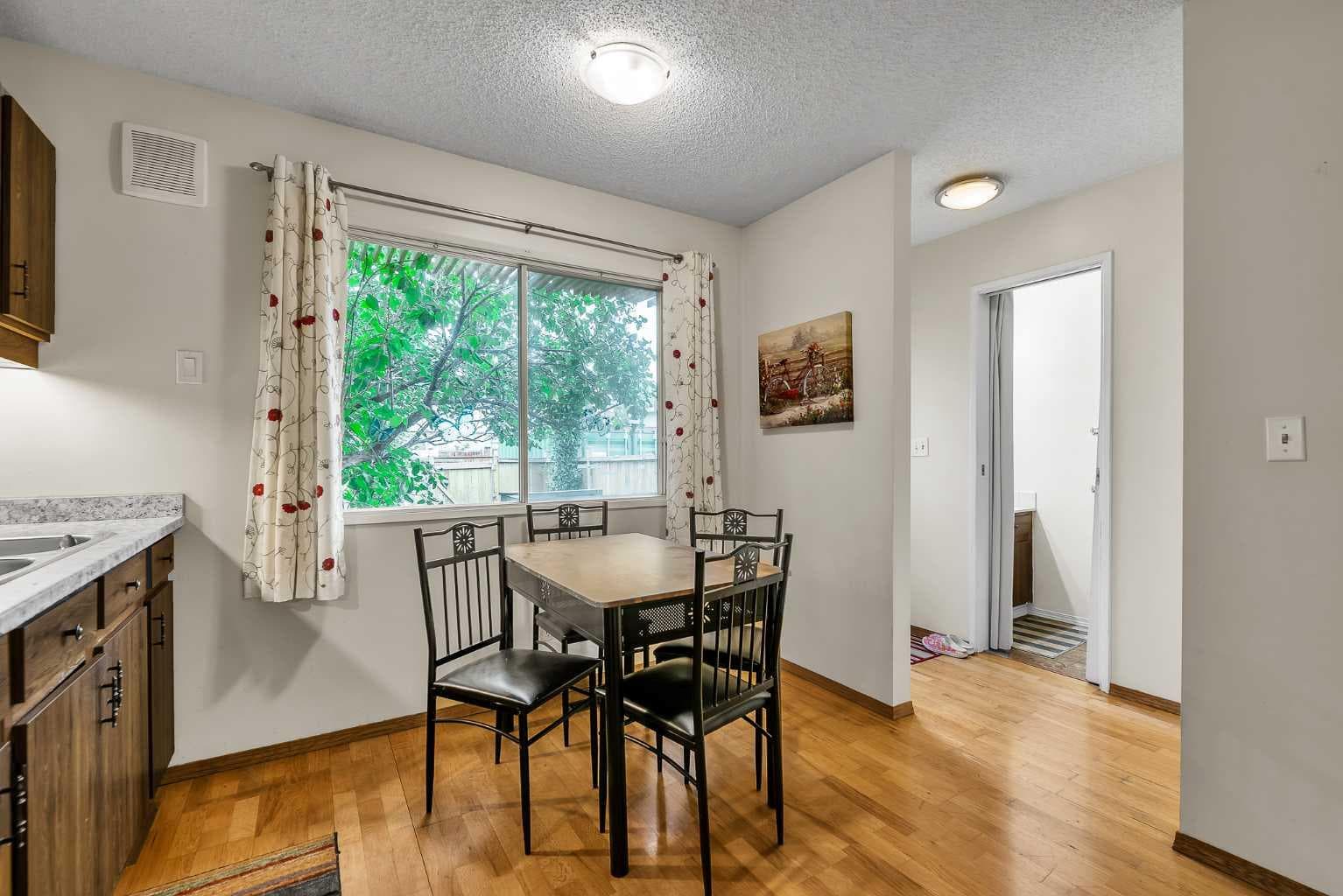 151 Midbend Place SE