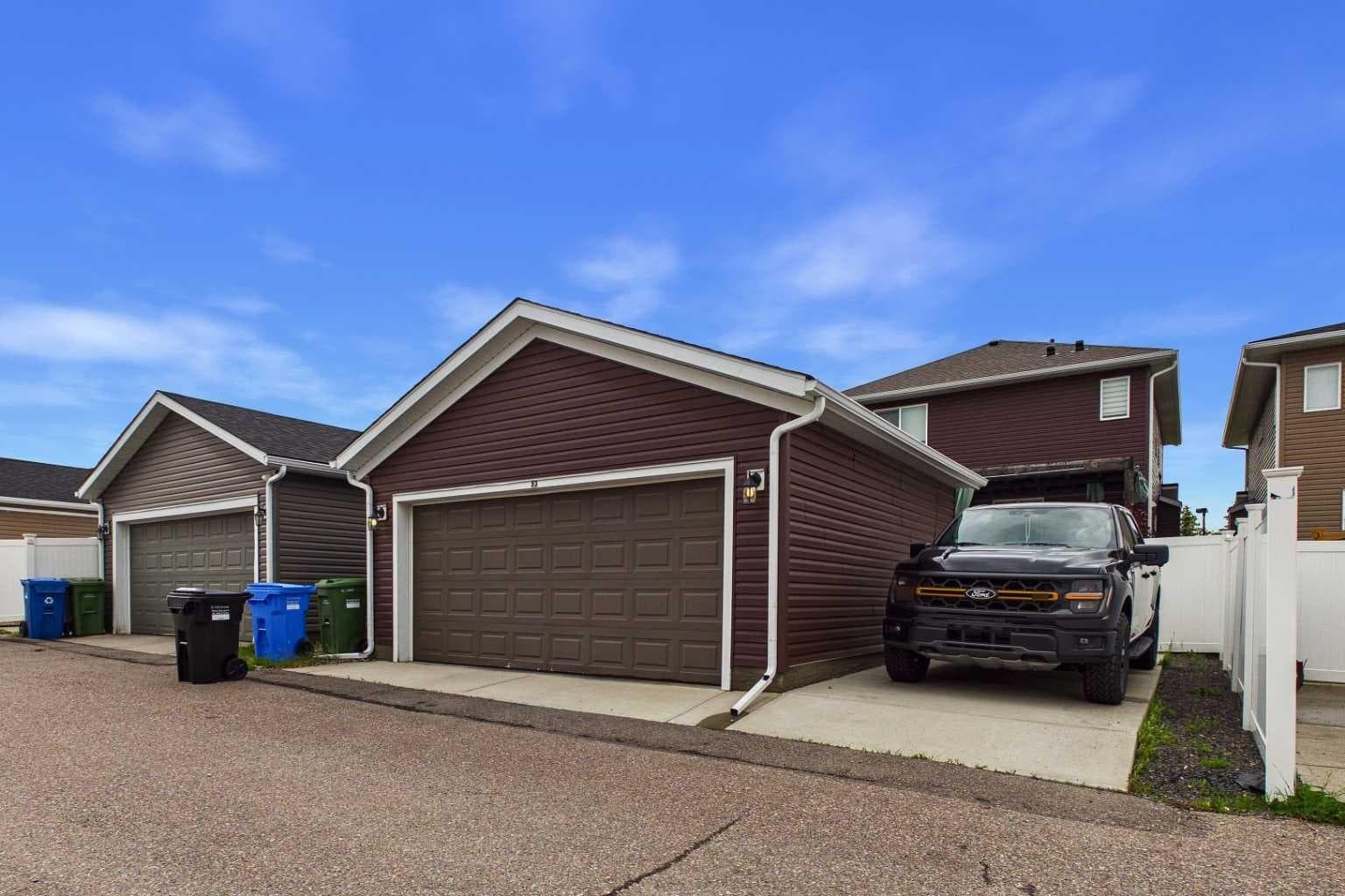 83 Redstone Gardens NE
