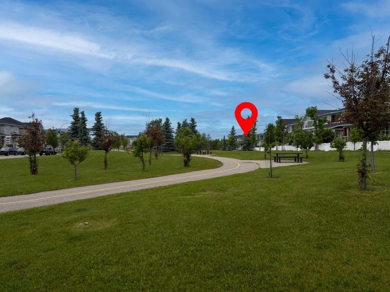 83 Redstone Gardens NE