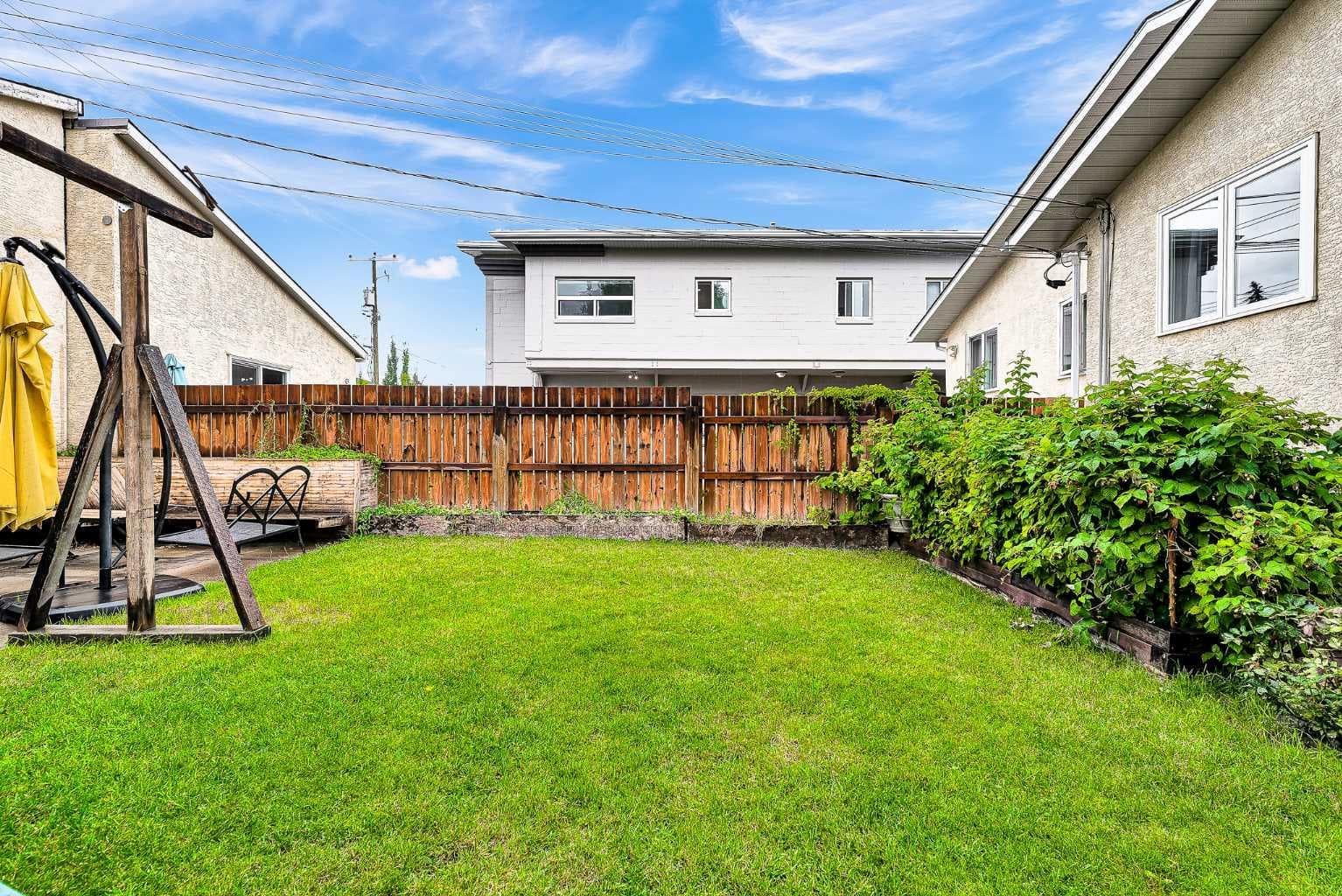 2807 29 Street SW