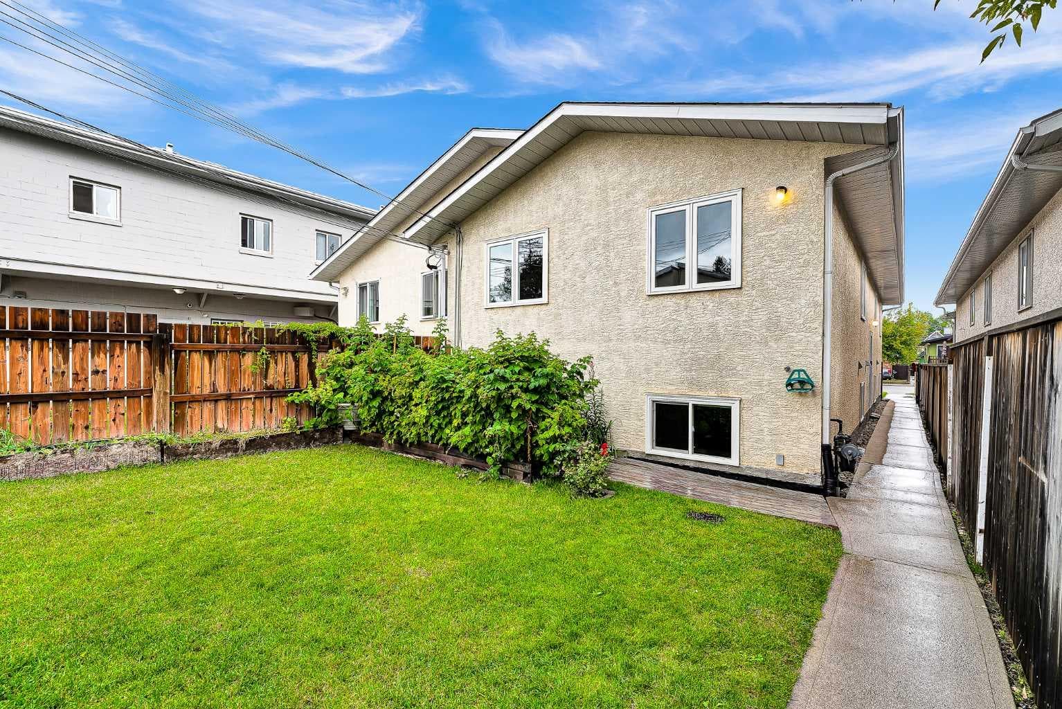 2807 29 Street SW