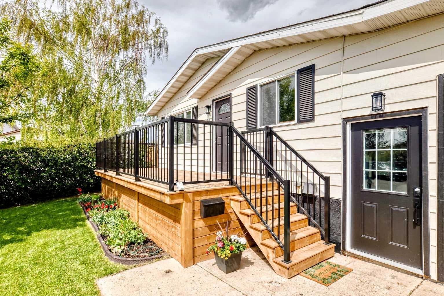 11 Huntstrom Place NE
