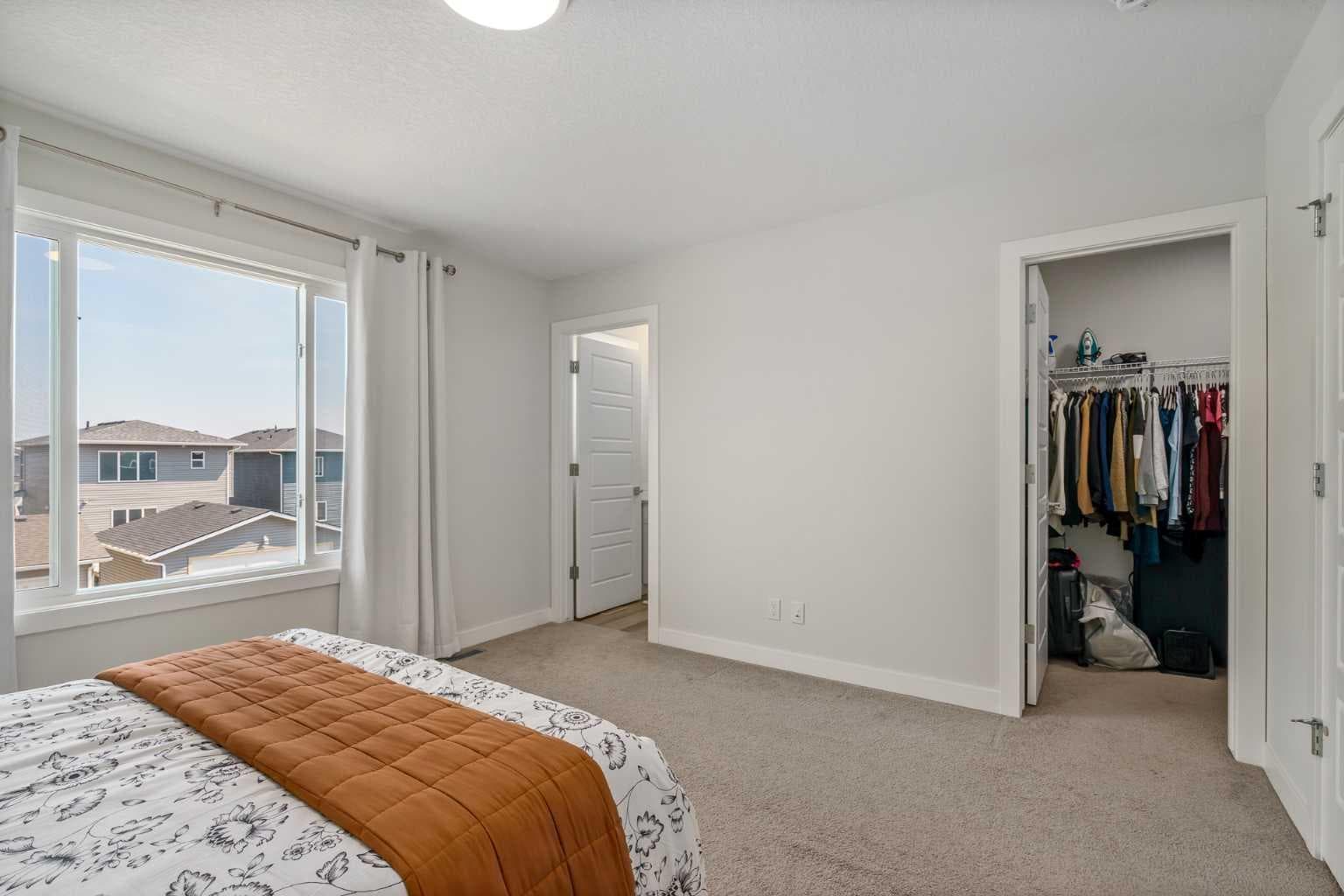 352 Chelsea Passage W