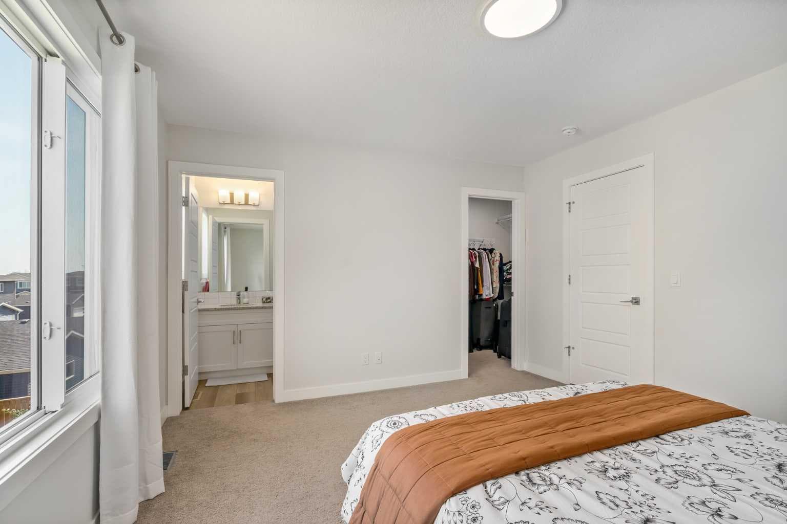 352 Chelsea Passage W