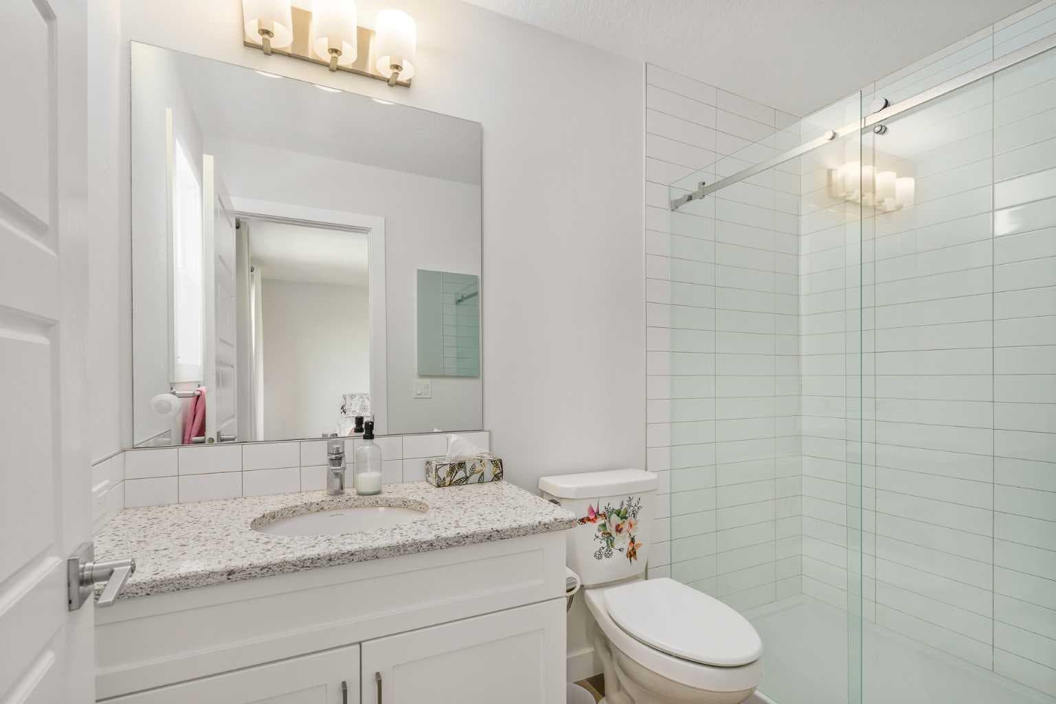 352 Chelsea Passage W