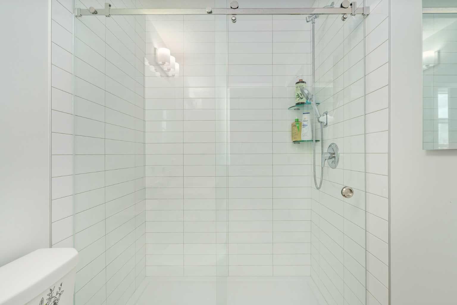 352 Chelsea Passage W