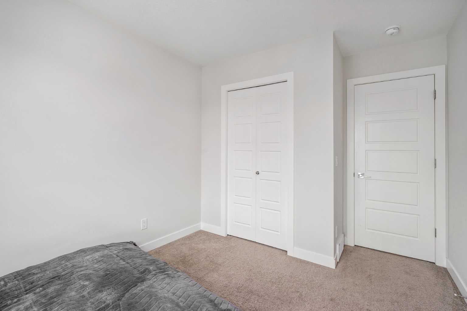 352 Chelsea Passage W