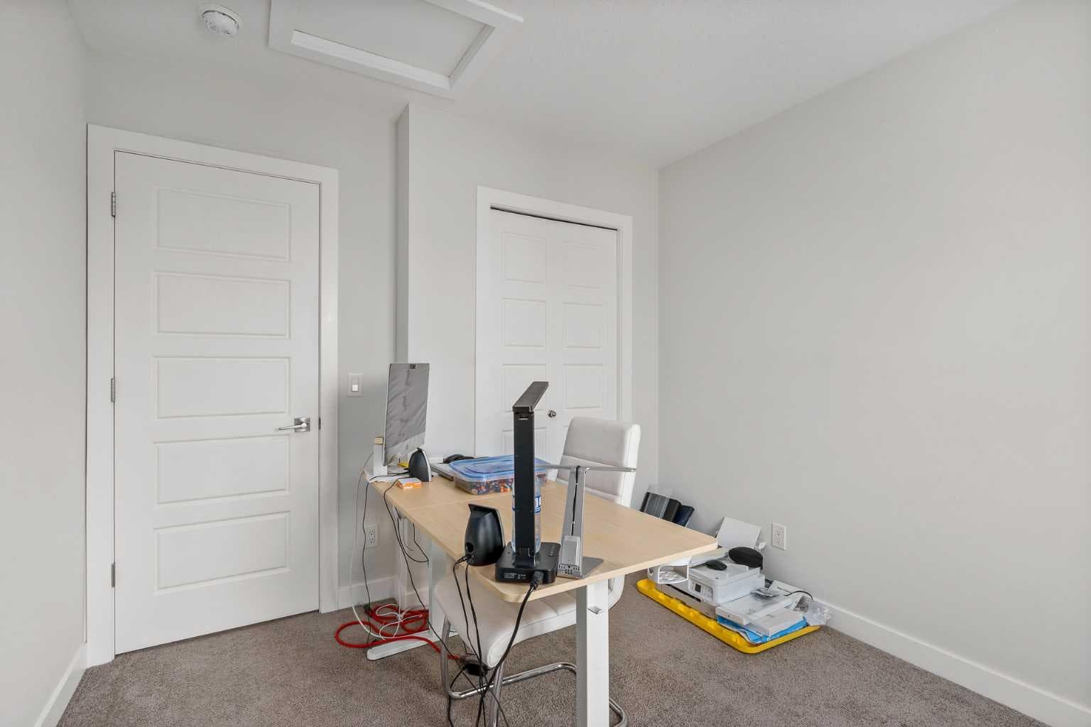 352 Chelsea Passage W