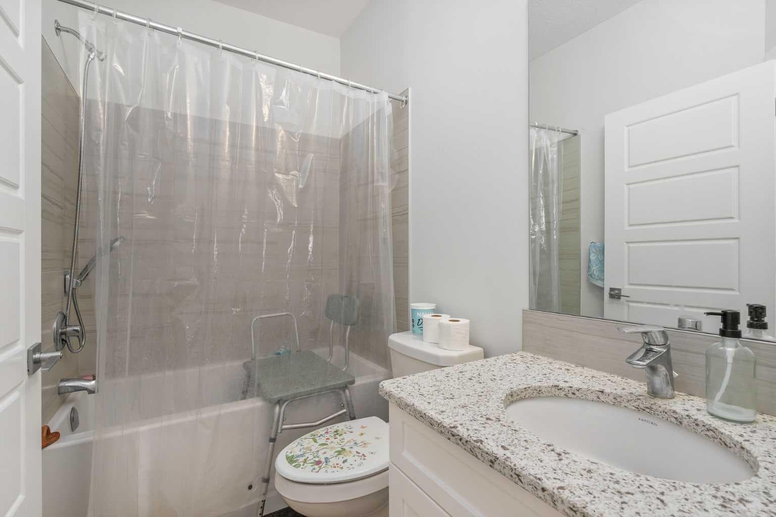352 Chelsea Passage W