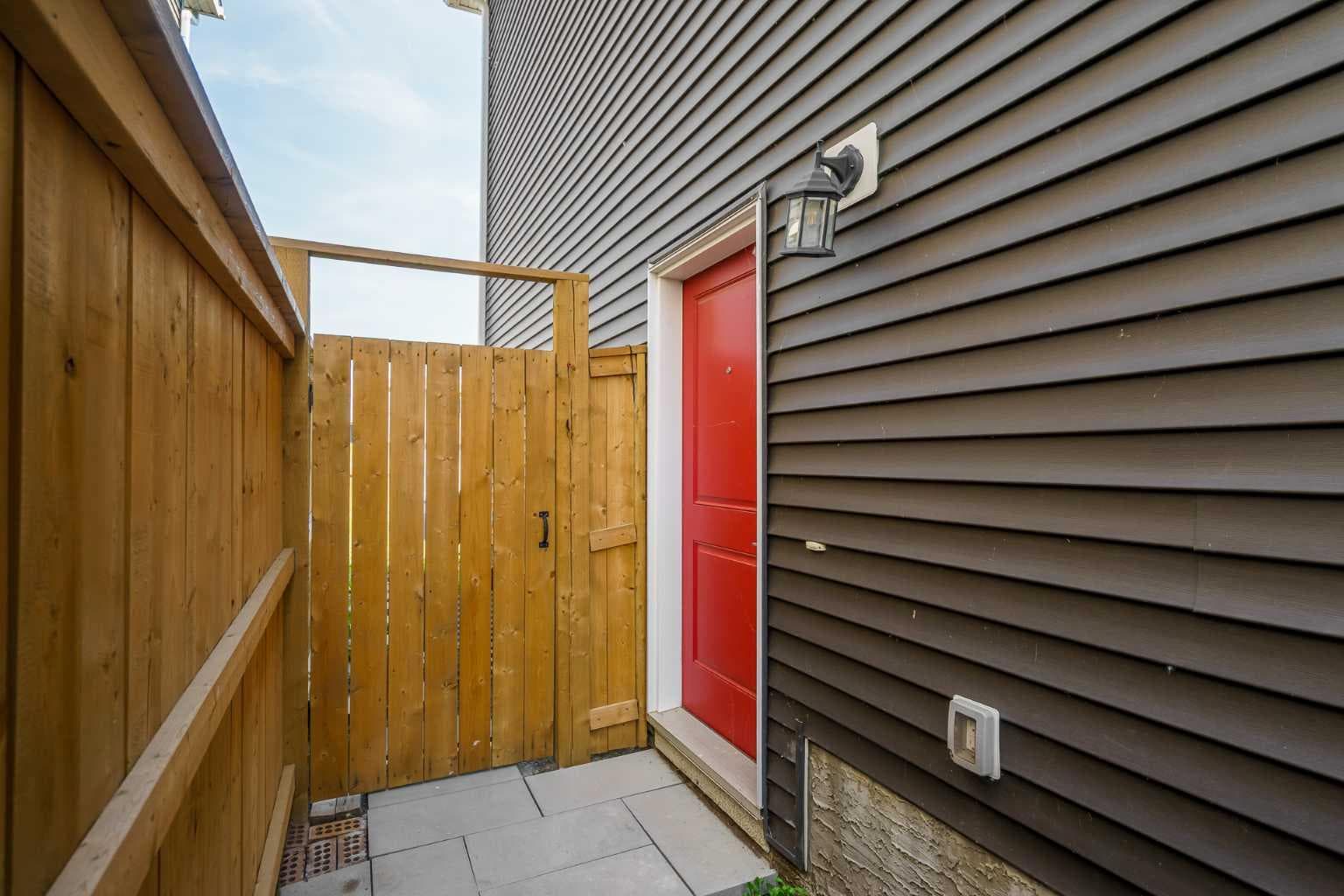 352 Chelsea Passage W