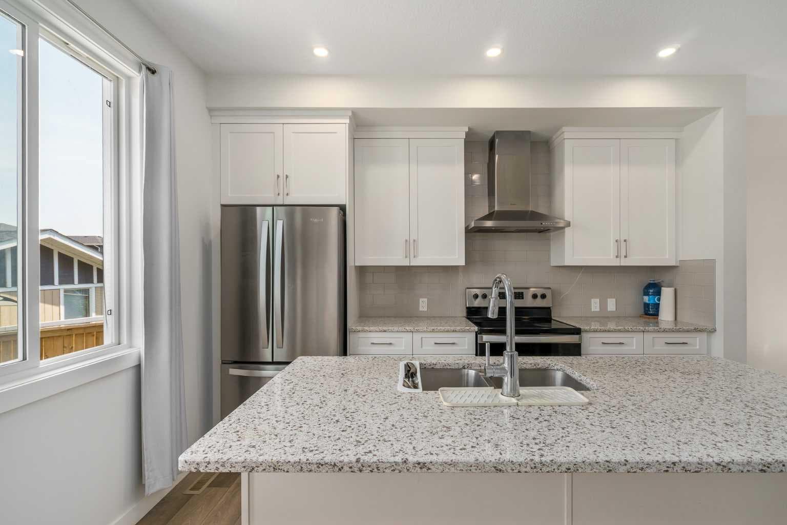 352 Chelsea Passage W