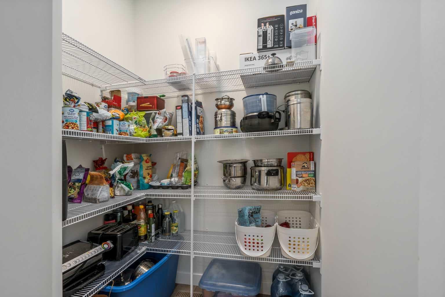 352 Chelsea Passage W