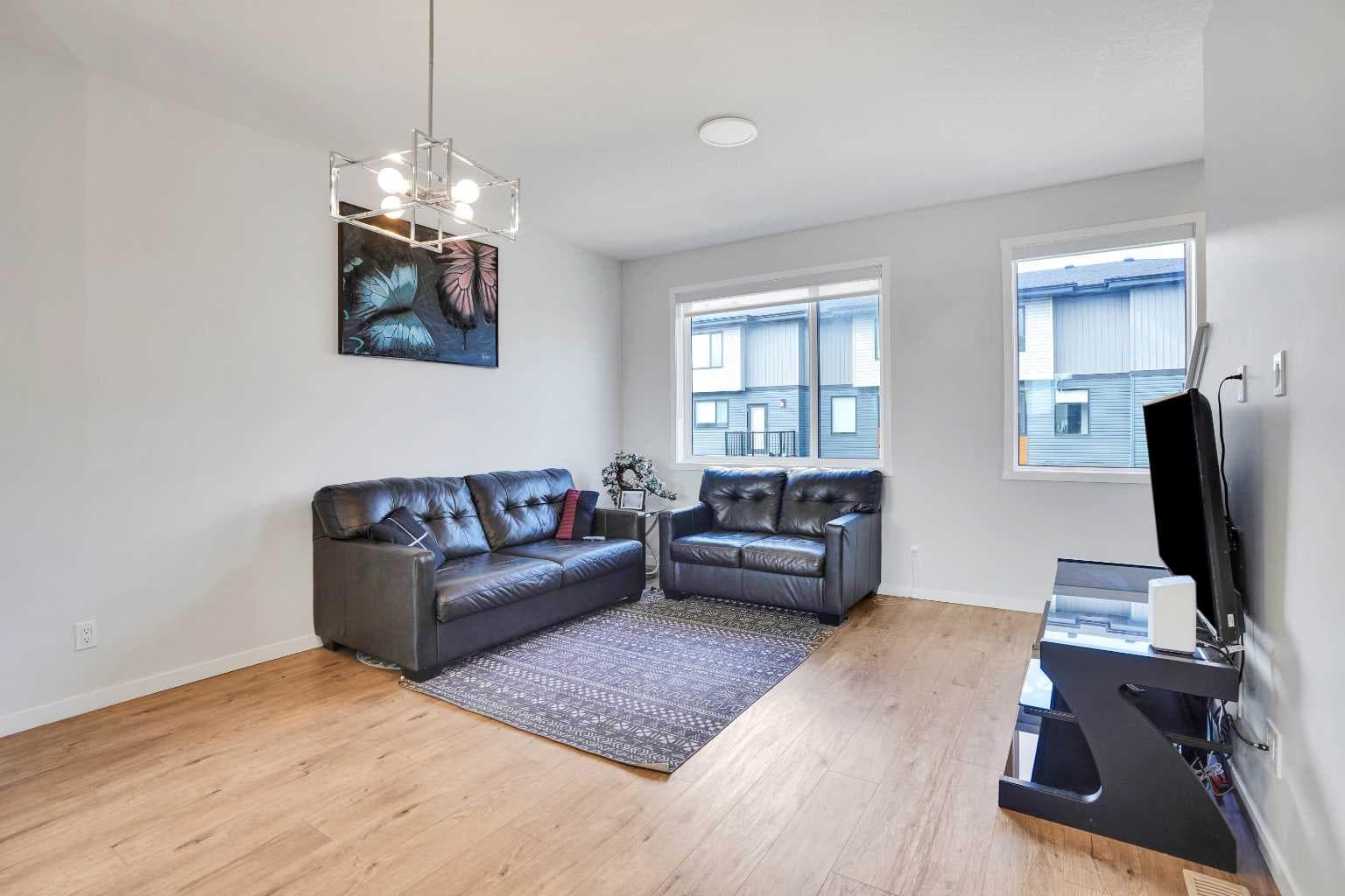104 Corner Glen Circle NE