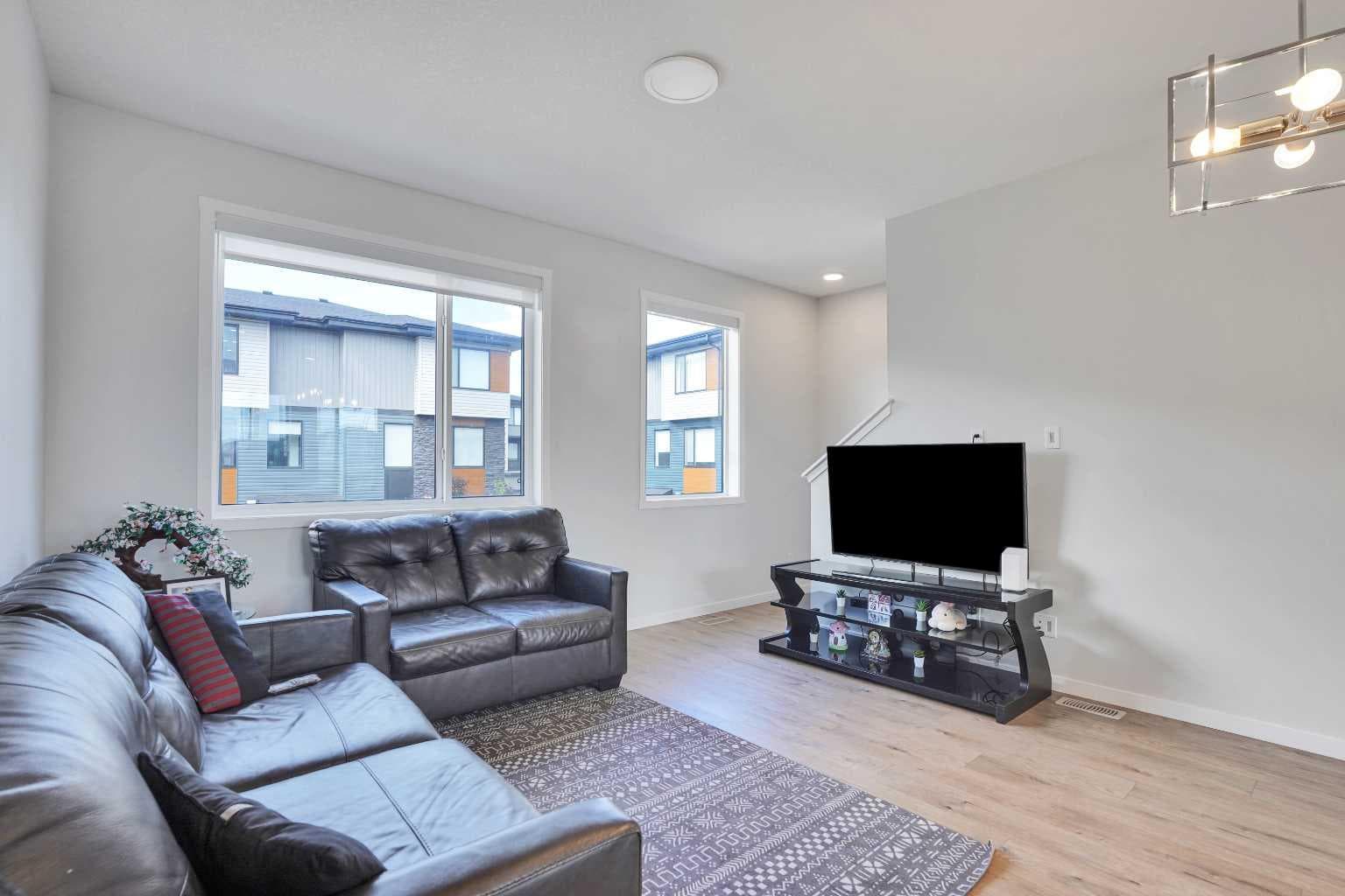 104 Corner Glen Circle NE