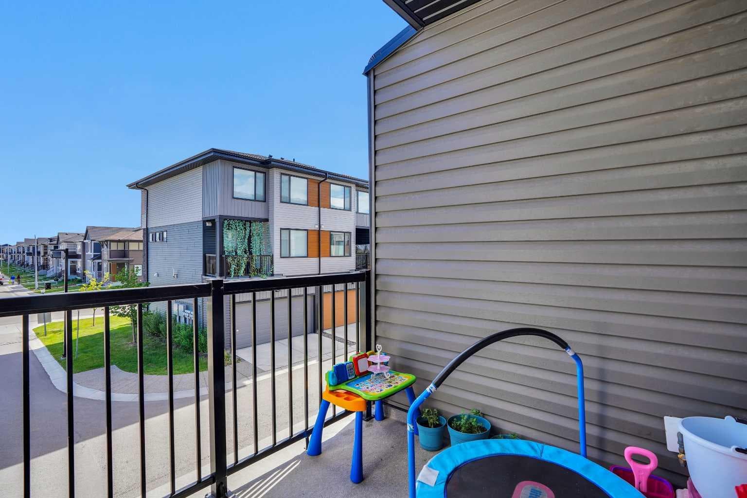 104 Corner Glen Circle NE