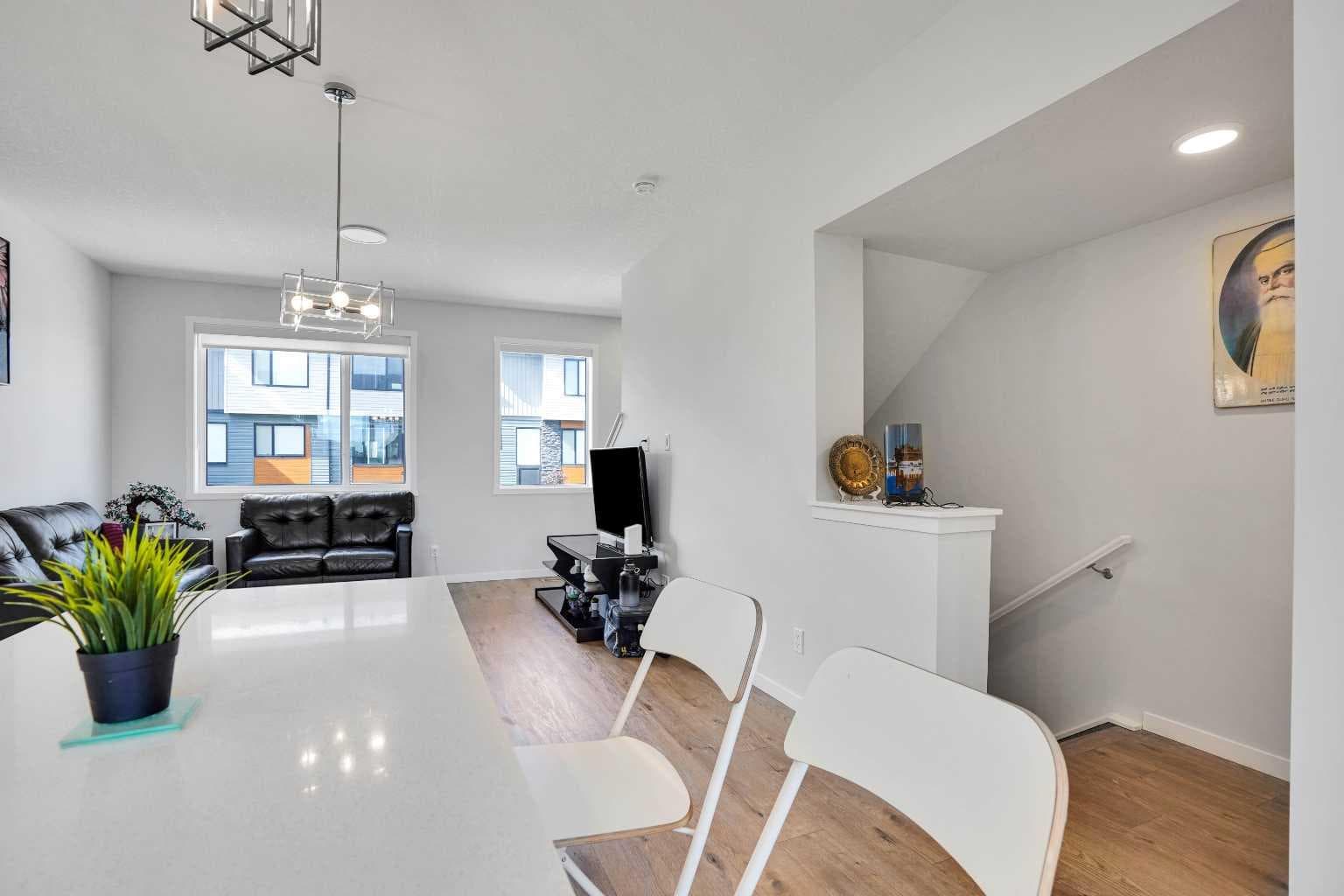 104 Corner Glen Circle NE