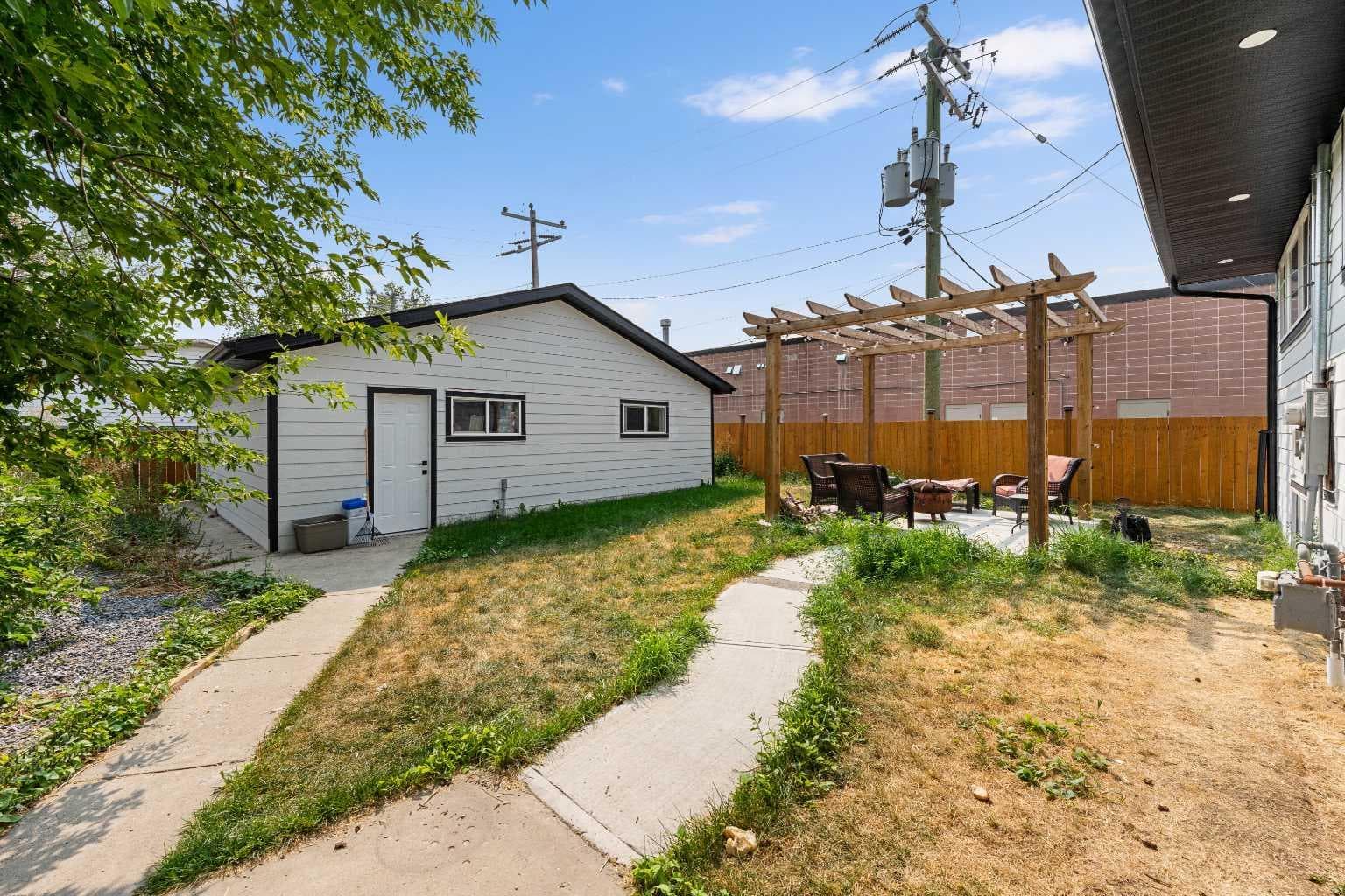 2415 22 Avenue SW