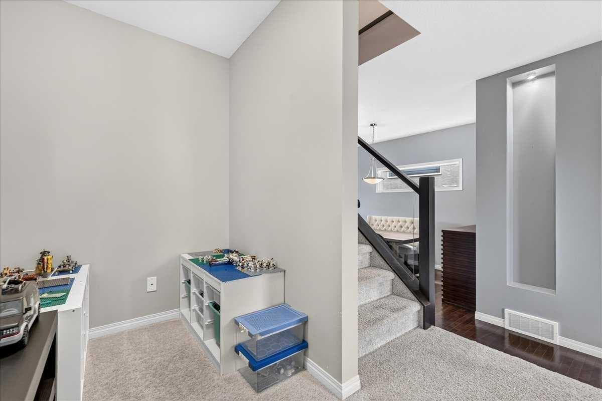 60 Mahogany Grove SE