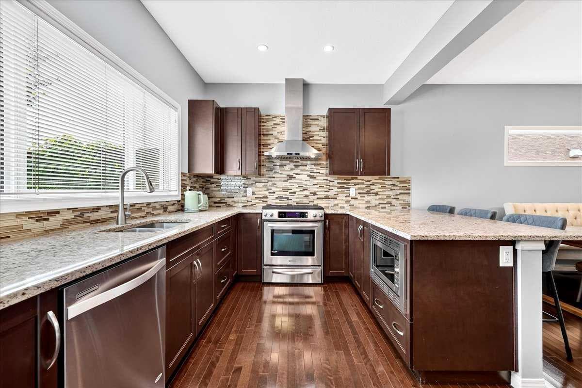 60 Mahogany Grove SE