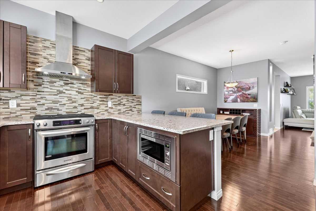 60 Mahogany Grove SE