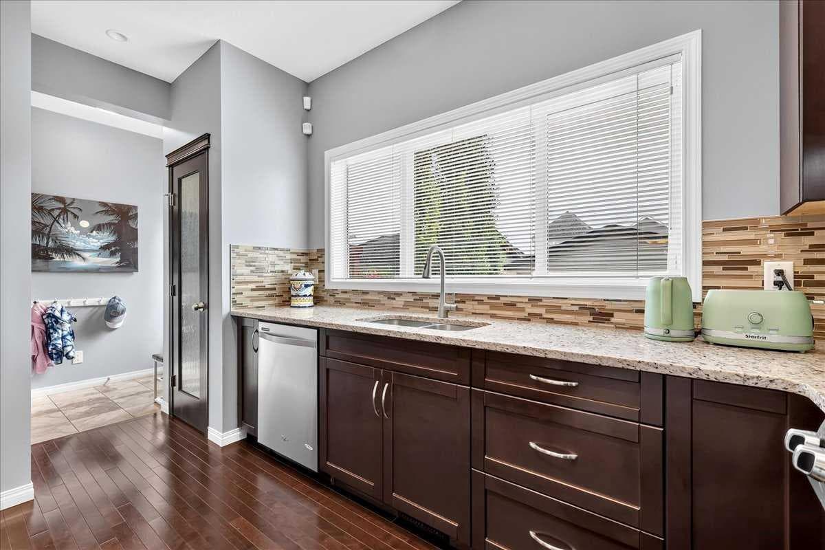 60 Mahogany Grove SE