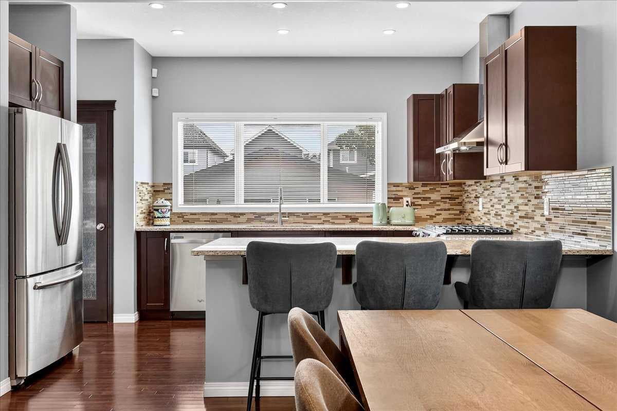 60 Mahogany Grove SE