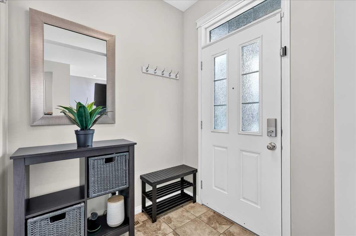 60 Mahogany Grove SE