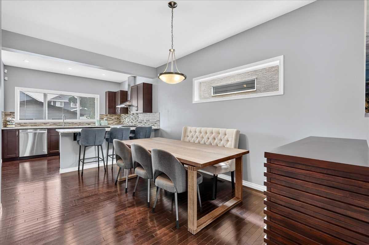 60 Mahogany Grove SE