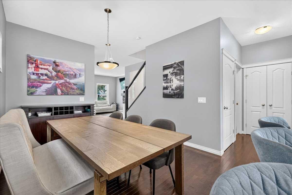 60 Mahogany Grove SE