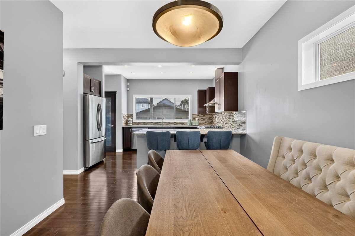 60 Mahogany Grove SE