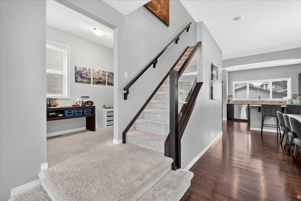 60 Mahogany Grove SE