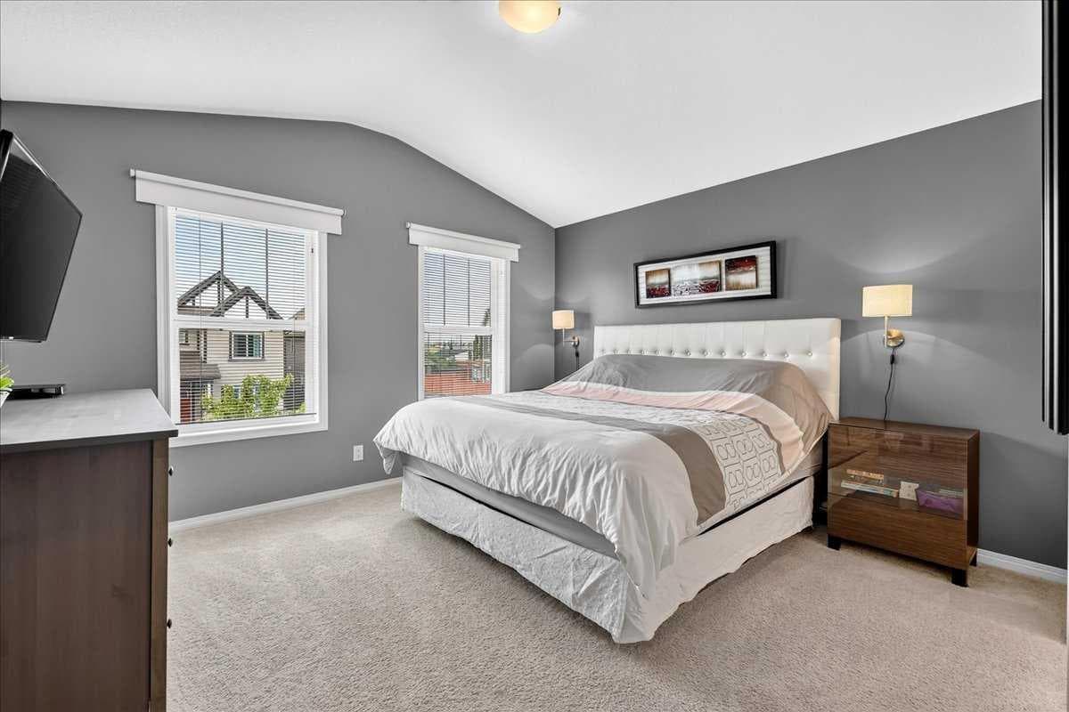 60 Mahogany Grove SE