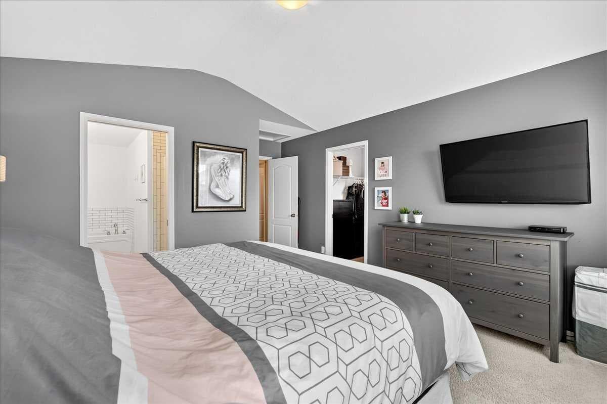 60 Mahogany Grove SE