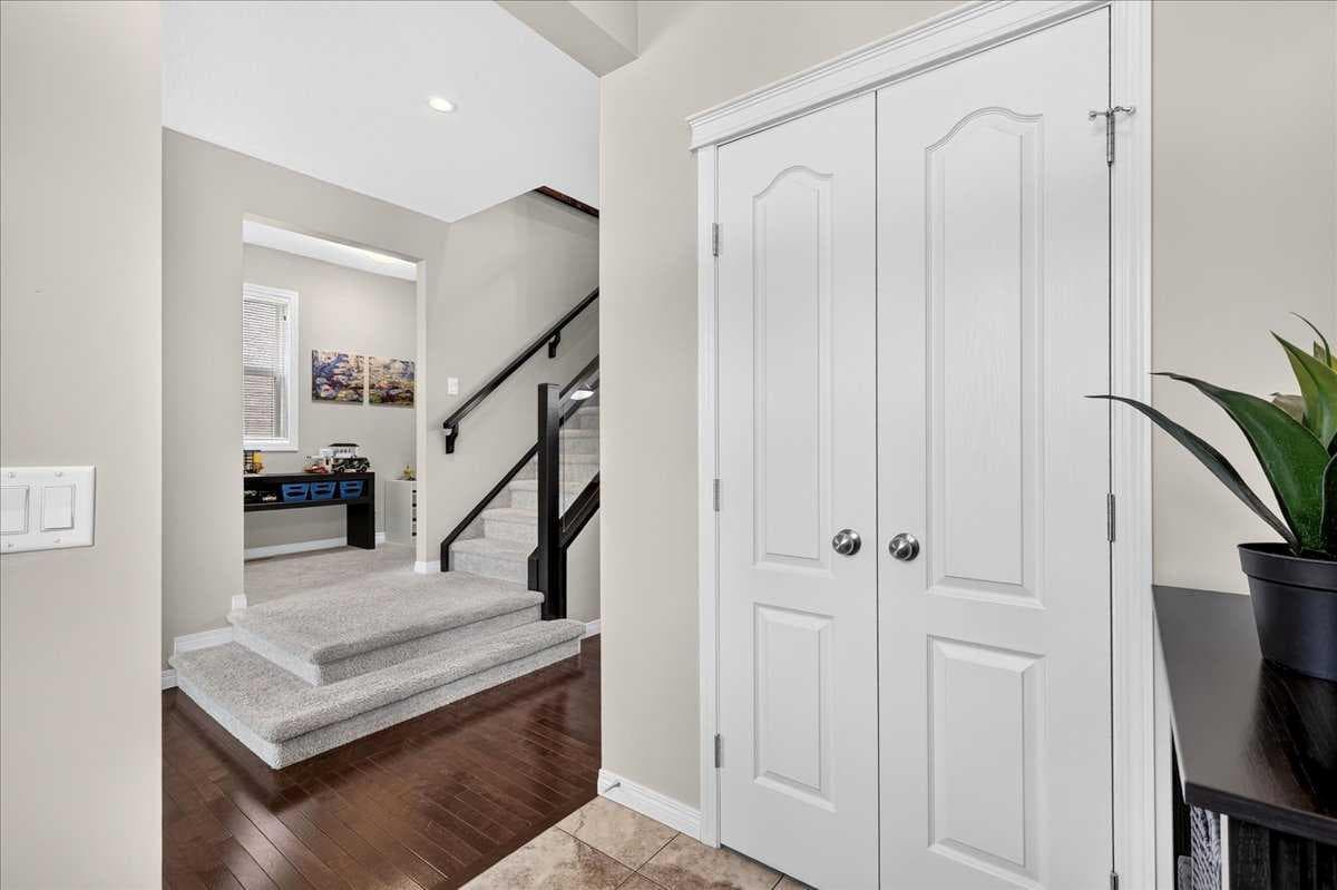 60 Mahogany Grove SE