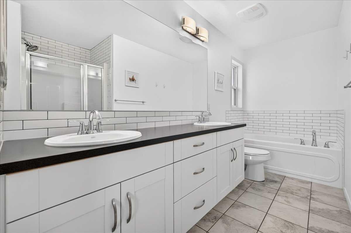 60 Mahogany Grove SE