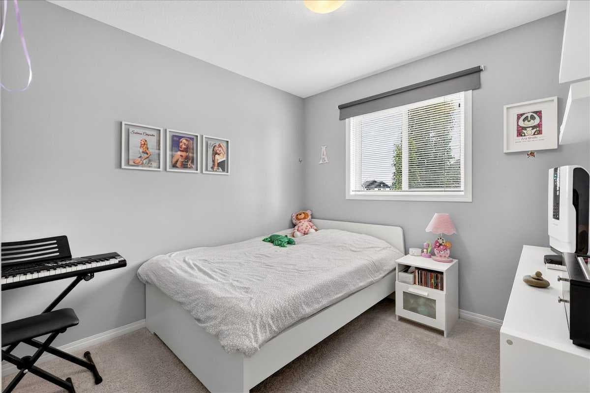 60 Mahogany Grove SE