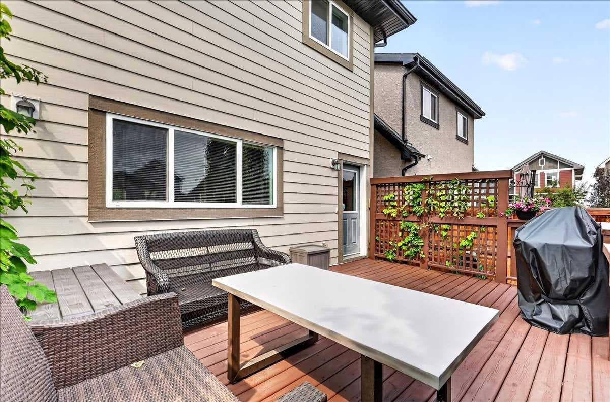 60 Mahogany Grove SE