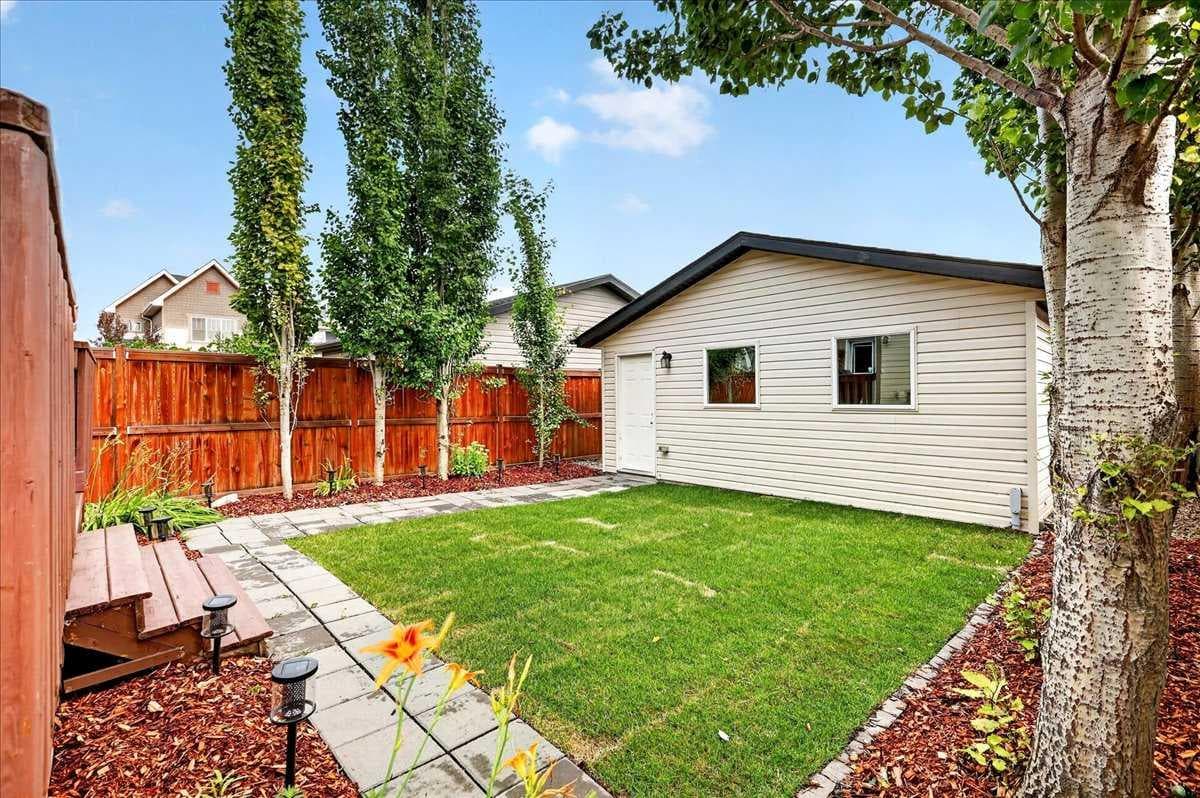 60 Mahogany Grove SE